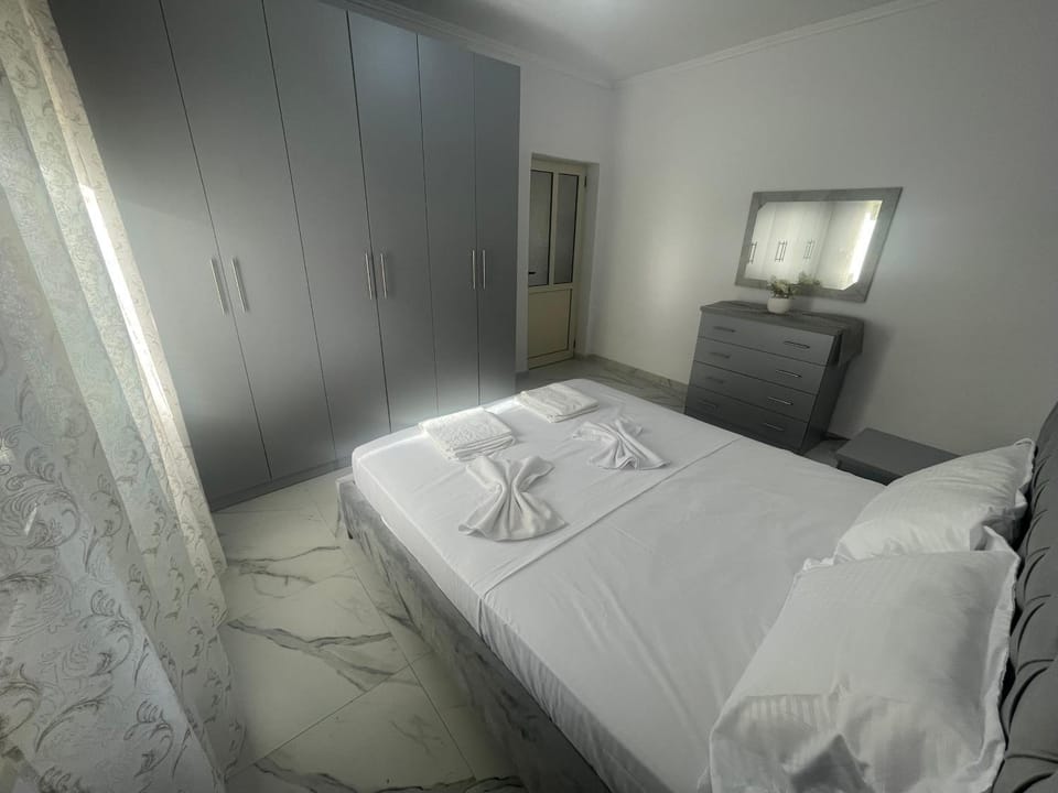 Bed, Bedroom, towels, wardrobe