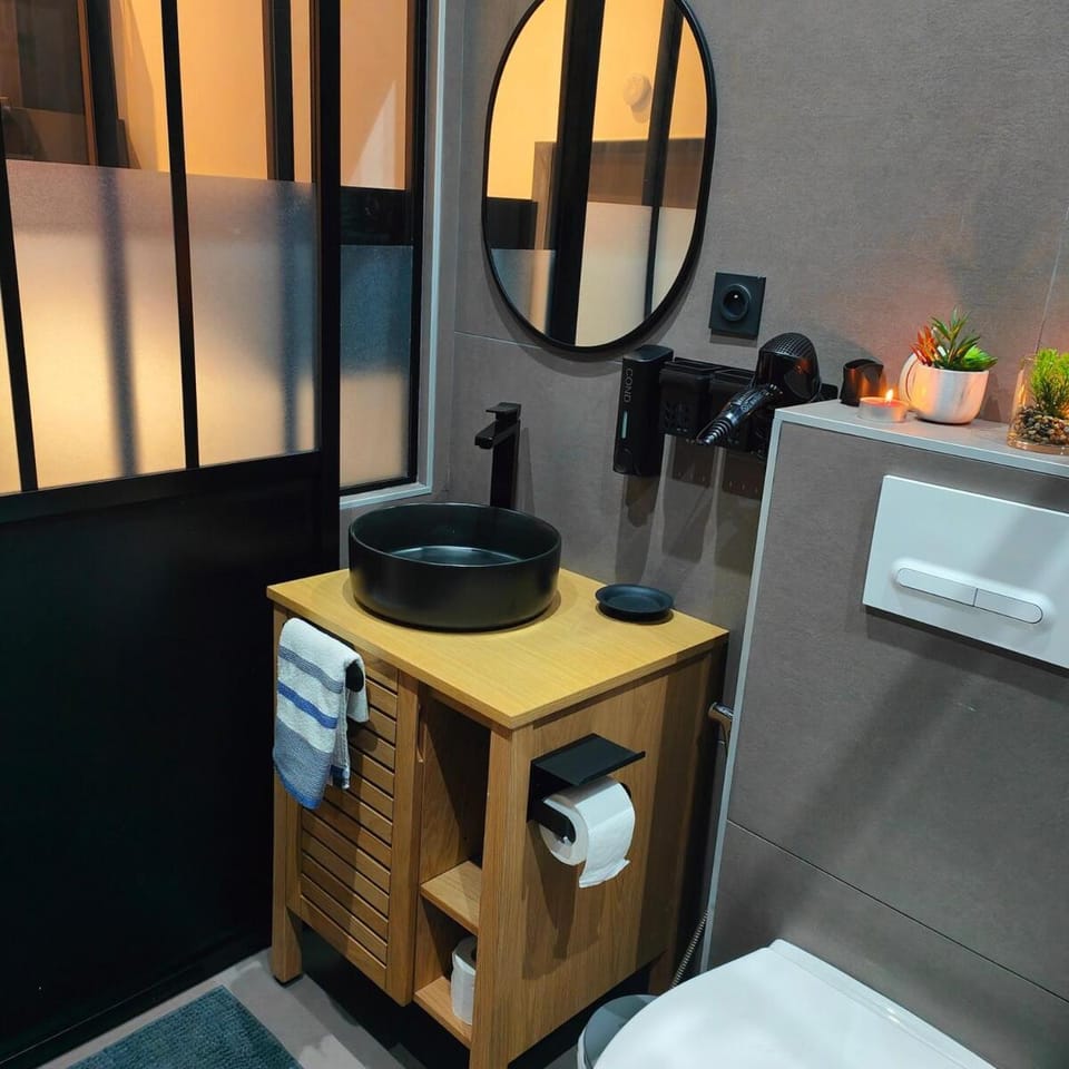 Romantic Apartment Le Red Diamond Apartment in Auvergne-Rhône-Alpes