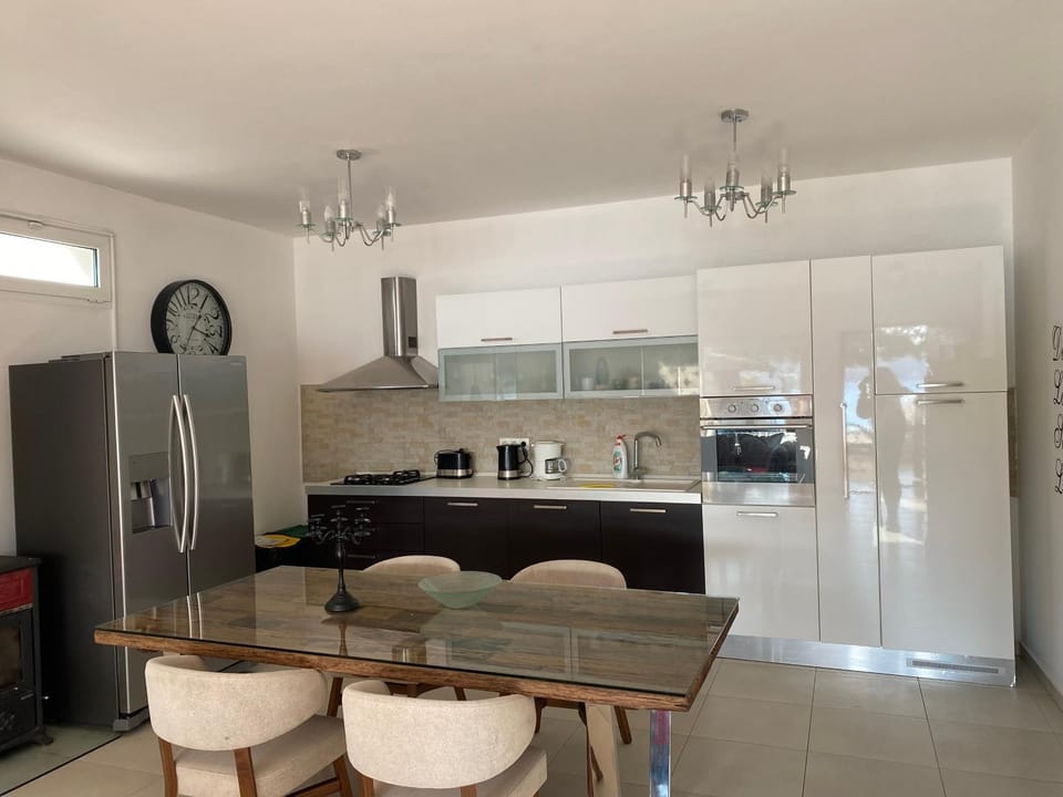 Kitchen or kitchenette, Dining area, dishwasher, oven, stove