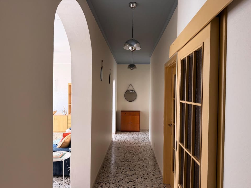 Photo of the whole room, Decorative detail, furniture