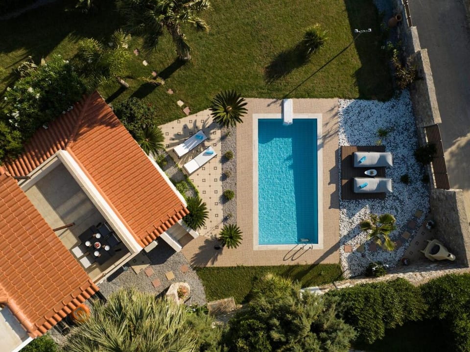 Bird's eye view, Swimming pool, sunbed
