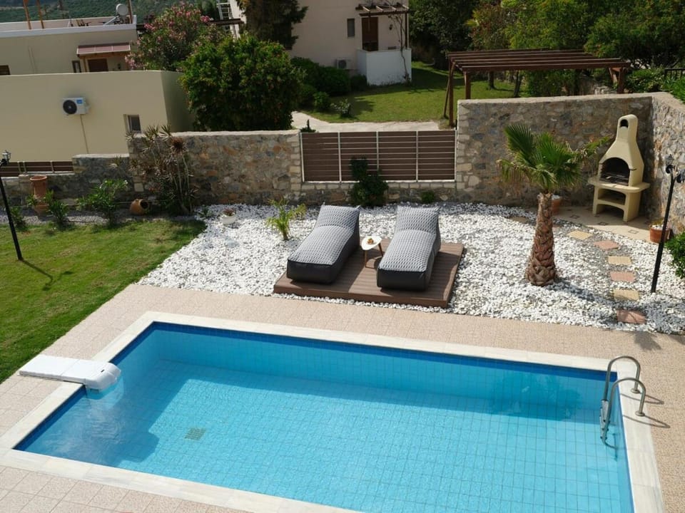 Garden view, Pool view, Swimming pool, sunbed