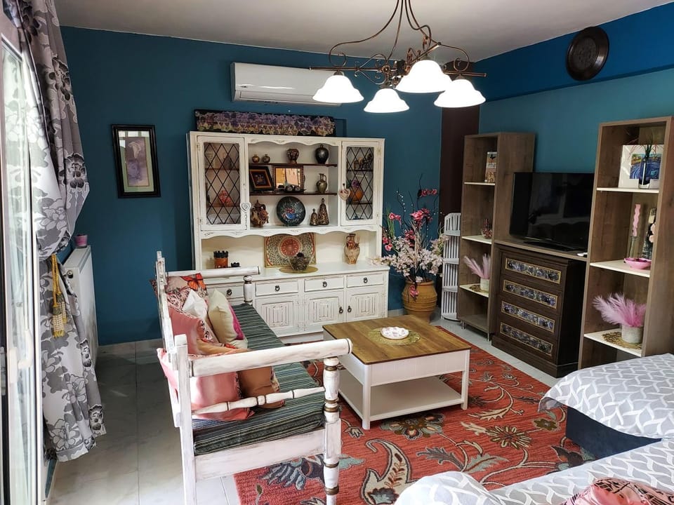 Communal lounge/ TV room, TV and multimedia, Living room, Seating area