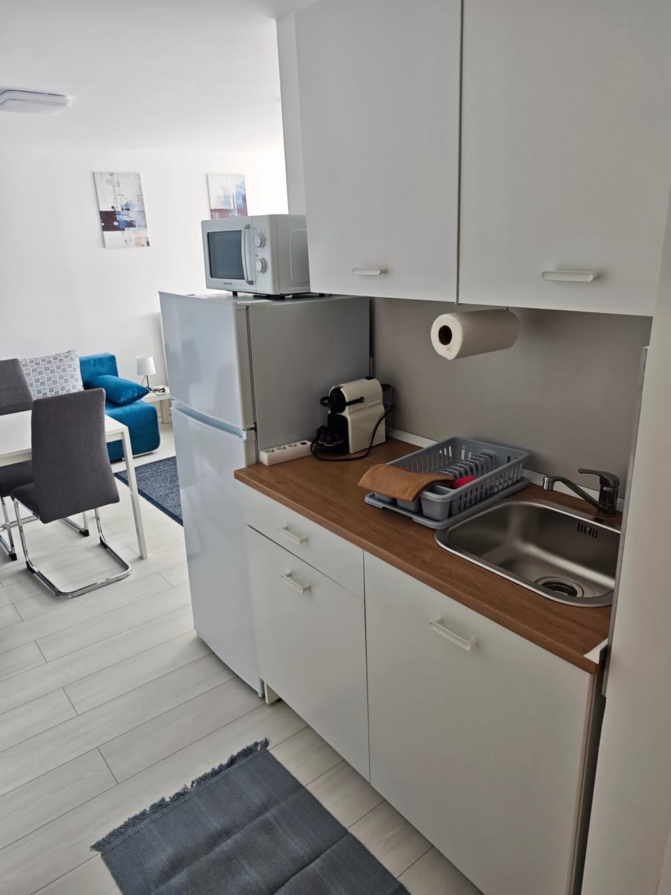 Coffee/tea facilities, Kitchen or kitchenette, Dining area