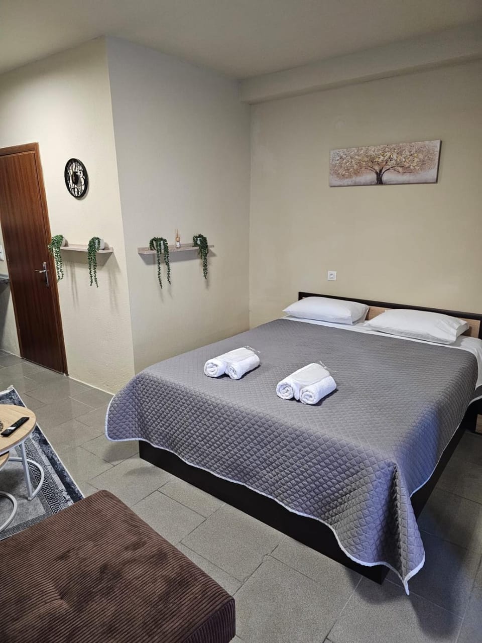 Bed, Photo of the whole room, Bedroom, towels