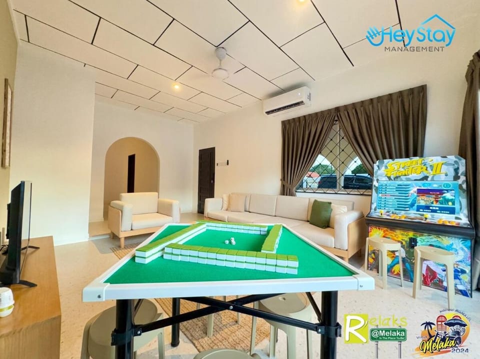 Villa 5R3B 23 Pax Swimming Pool Karaoke BBQ Town Area Villa in Malacca