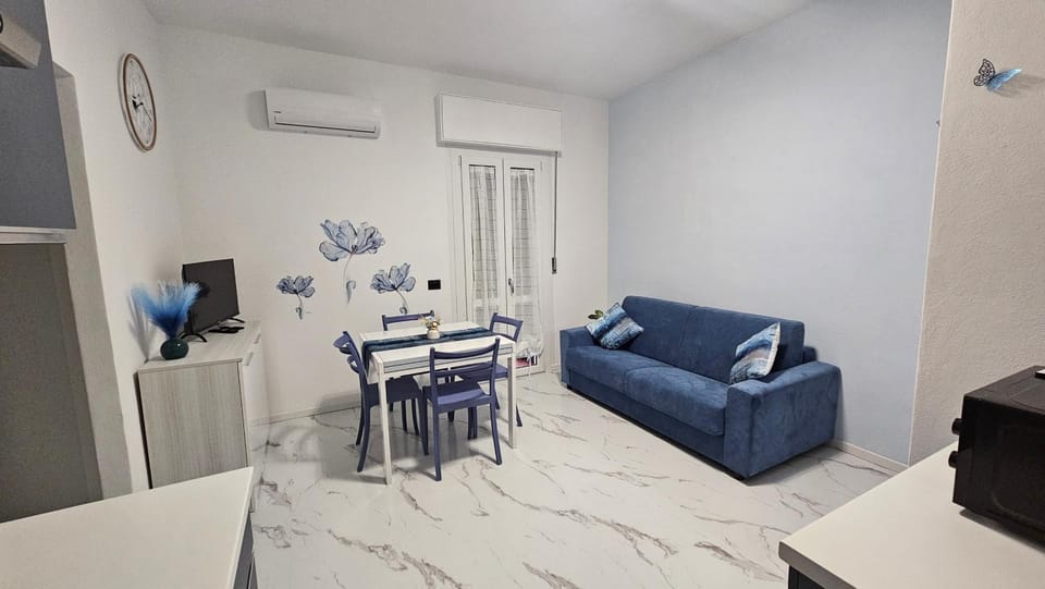 Violet Luni Home Apartment in Province of Massa and Carrara