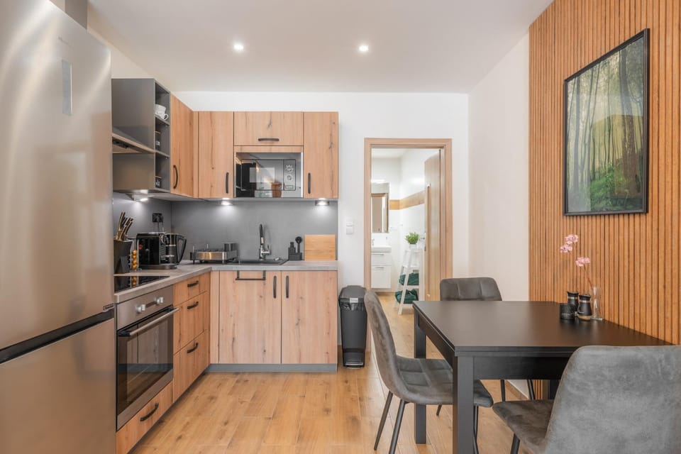 Kitchen or kitchenette, Dining area, oven, stove
