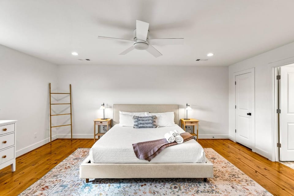 Bed, Decorative detail, Bedroom
