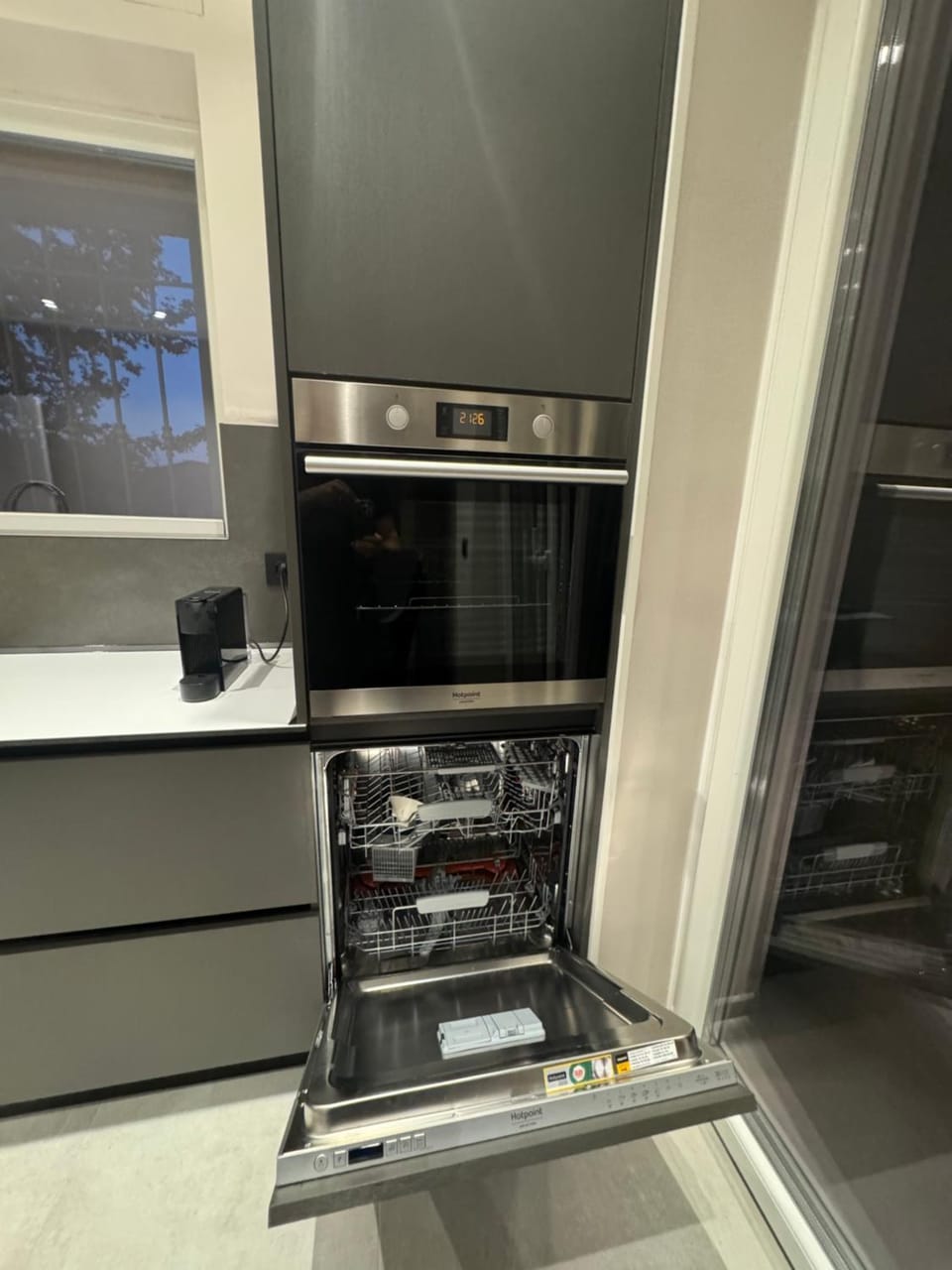 Kitchen or kitchenette, dishwasher, stove