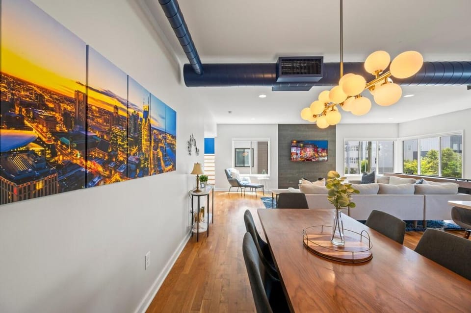 Walk & Bike-Stunning Natural Light! 13 Mins to Downtown House in Nashville