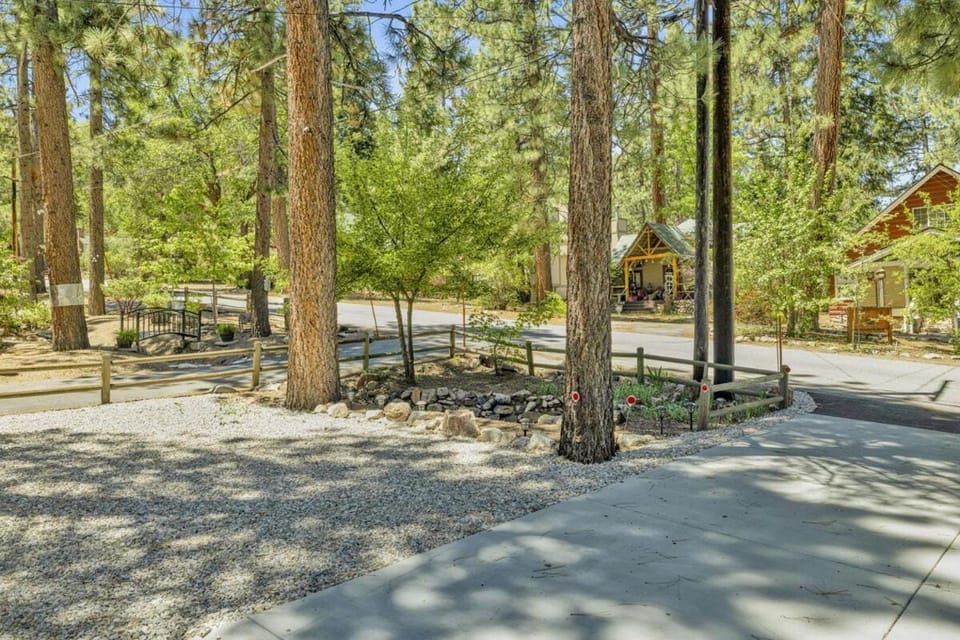 Lily's Bear Cabin -Adorable Downtown Retreat Cottage Cabin in Big Bear