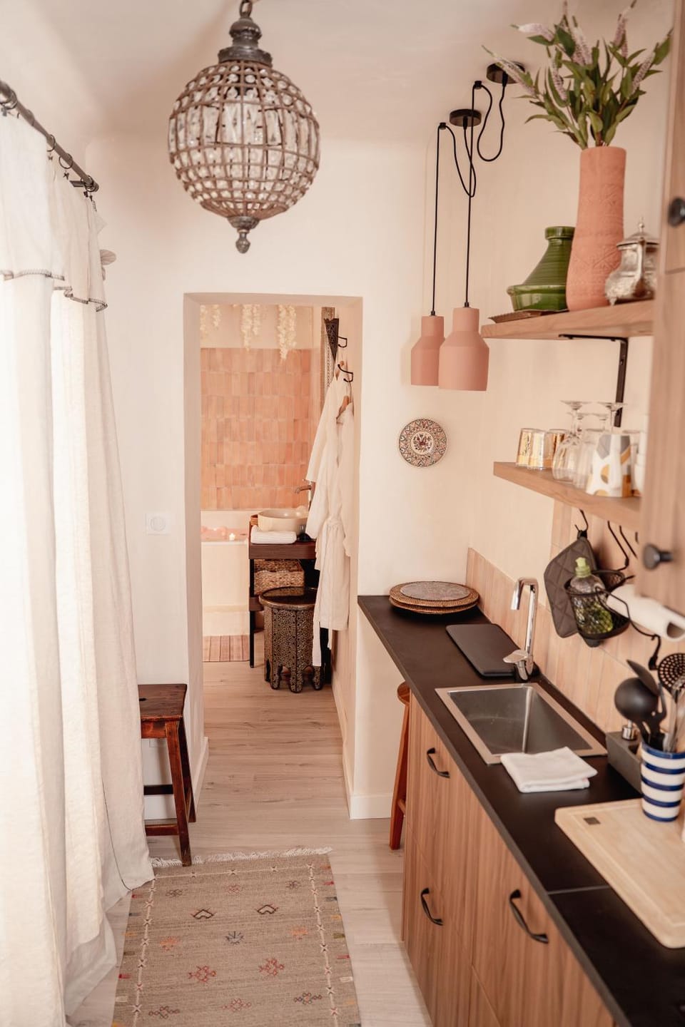 Coffee/tea facilities, Kitchen or kitchenette, minibar, pet friendly, stove