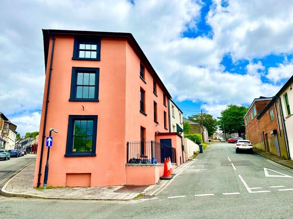Luxury apartment, Mountain View in a Heritage Town Apartment in Llanfoist Fawr