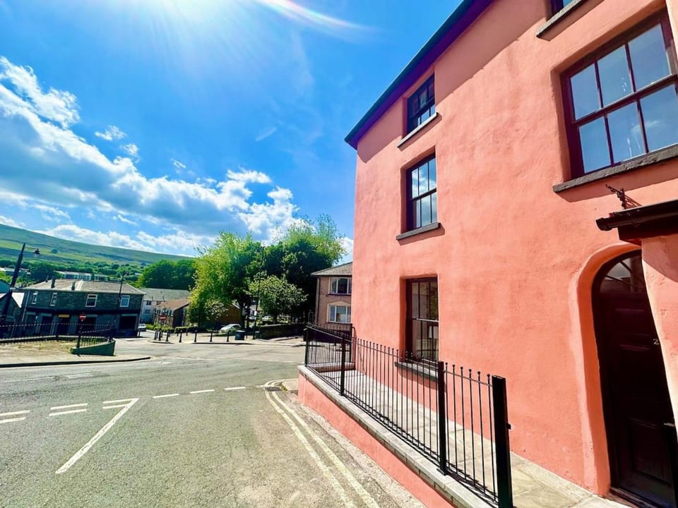 Luxury apartment, Mountain View in a Heritage Town Apartment in Llanfoist Fawr