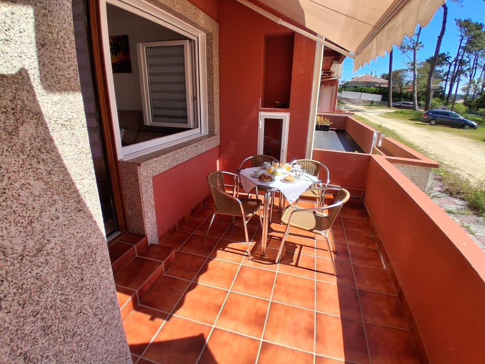 Property building, Patio, Day, View (from property/room), Balcony/Terrace, Dining area, Parking