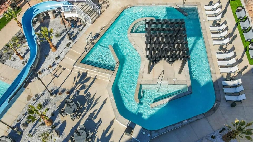 The Retreat at Coral Springs Resort House in Washington