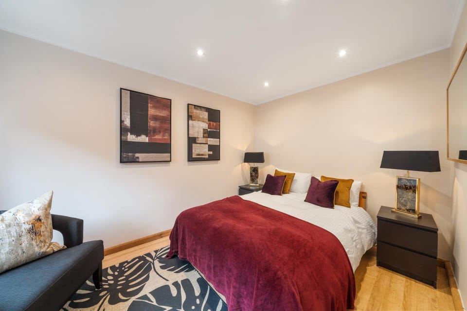 Cosy 3 BEDROOM Home with Garden, Ealing Apartment in London Borough of Ealing