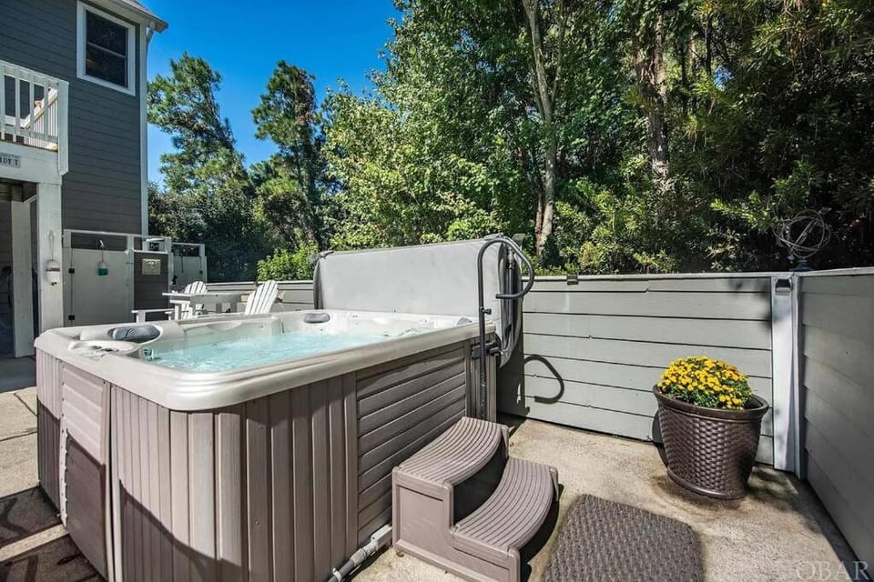 Sound Views Pool Hot Tub Game Room Club Access House in Corolla
