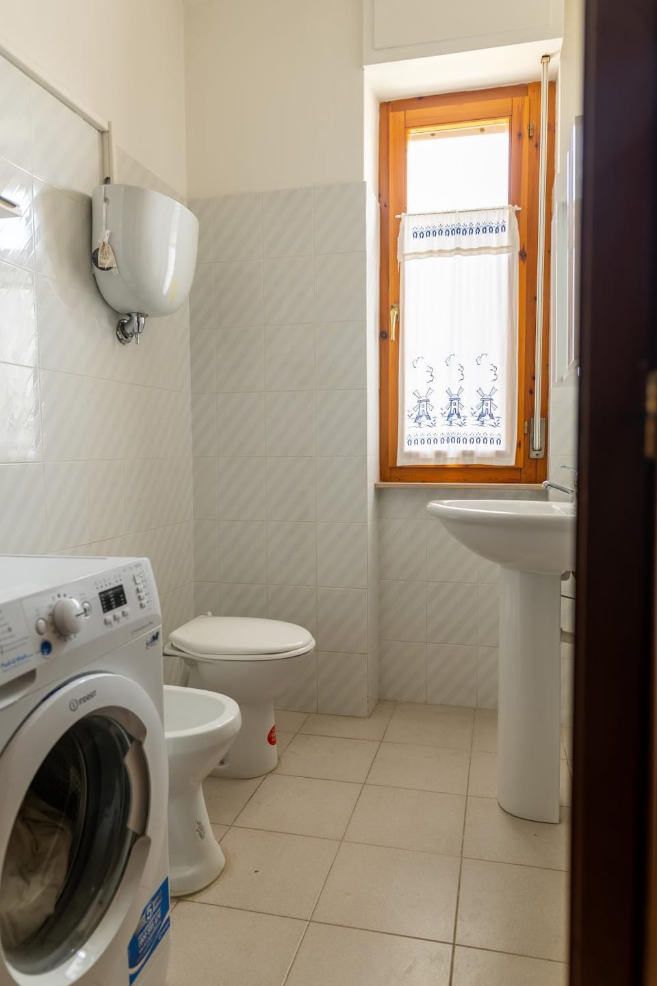 Toilet, Bathroom, washing machine