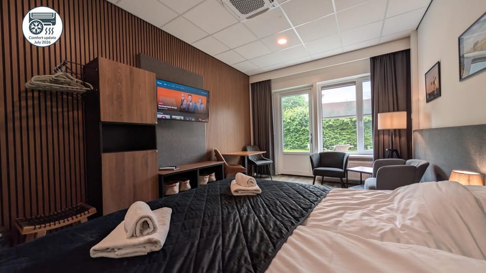 TV and multimedia, Photo of the whole room, Seating area, Garden view, towels, wardrobe, air conditioner