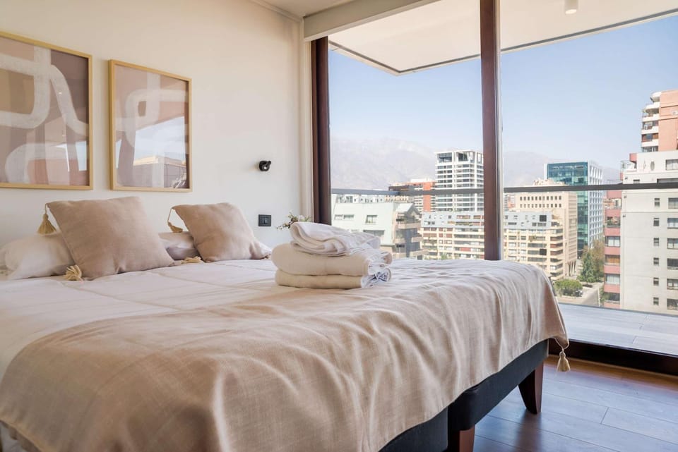Stylish 2BR Retreat in Central Las Condes Oasis Apartment in Providencia