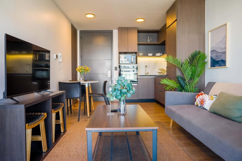 Stylish 2BR Retreat in Central Las Condes Oasis Apartment in Providencia