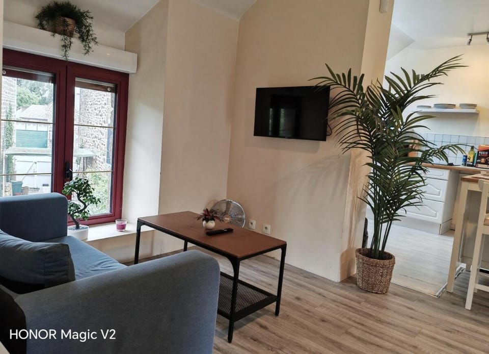TV and multimedia, Living room, Seating area, Evening entertainment