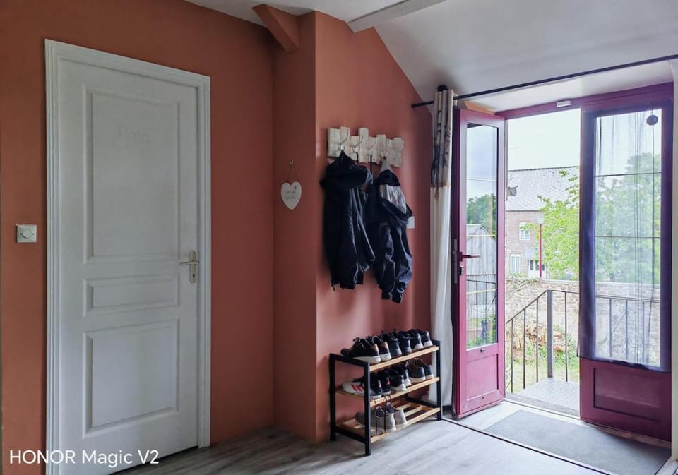 Facade/entrance, View (from property/room), Balcony/Terrace