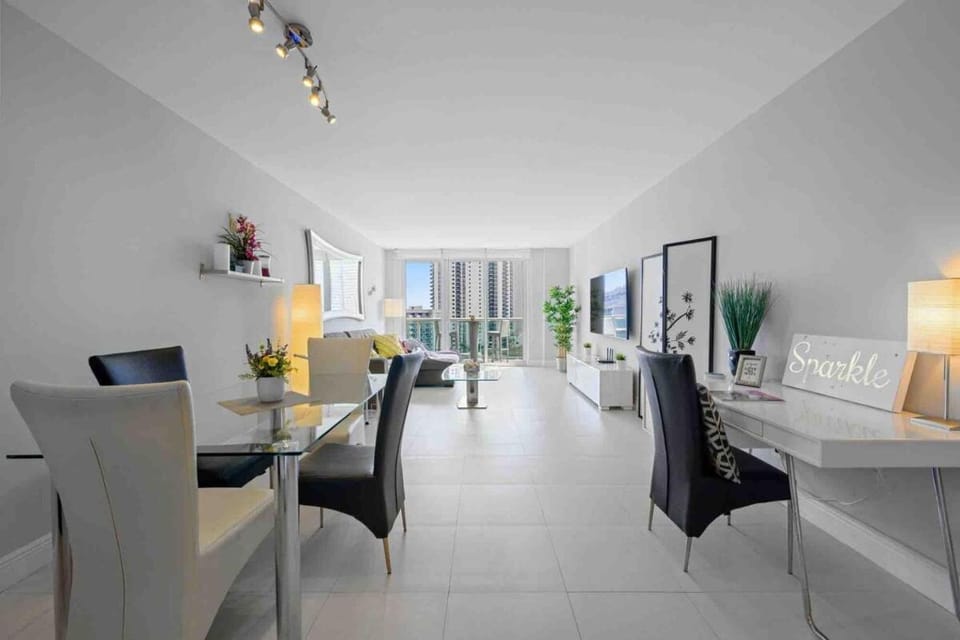 Luxe Apt Ocean View Steps Away Beach Sunny Isles Apartment in Sunny Isles Beach
