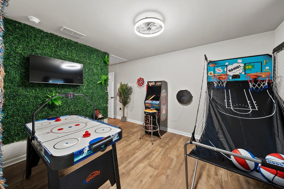 Communal lounge/ TV room, Game Room, TV and multimedia, Evening entertainment