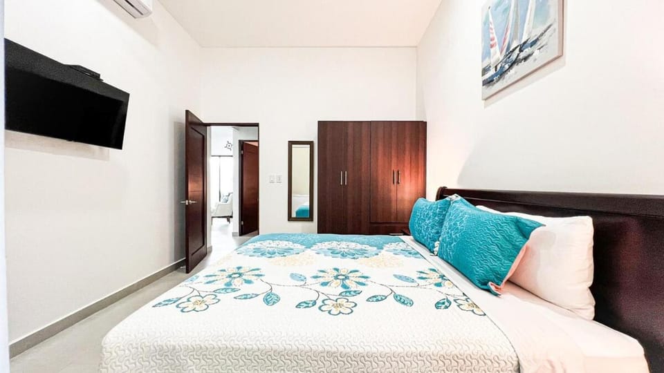 Bed, Photo of the whole room, Bedroom, air conditioner