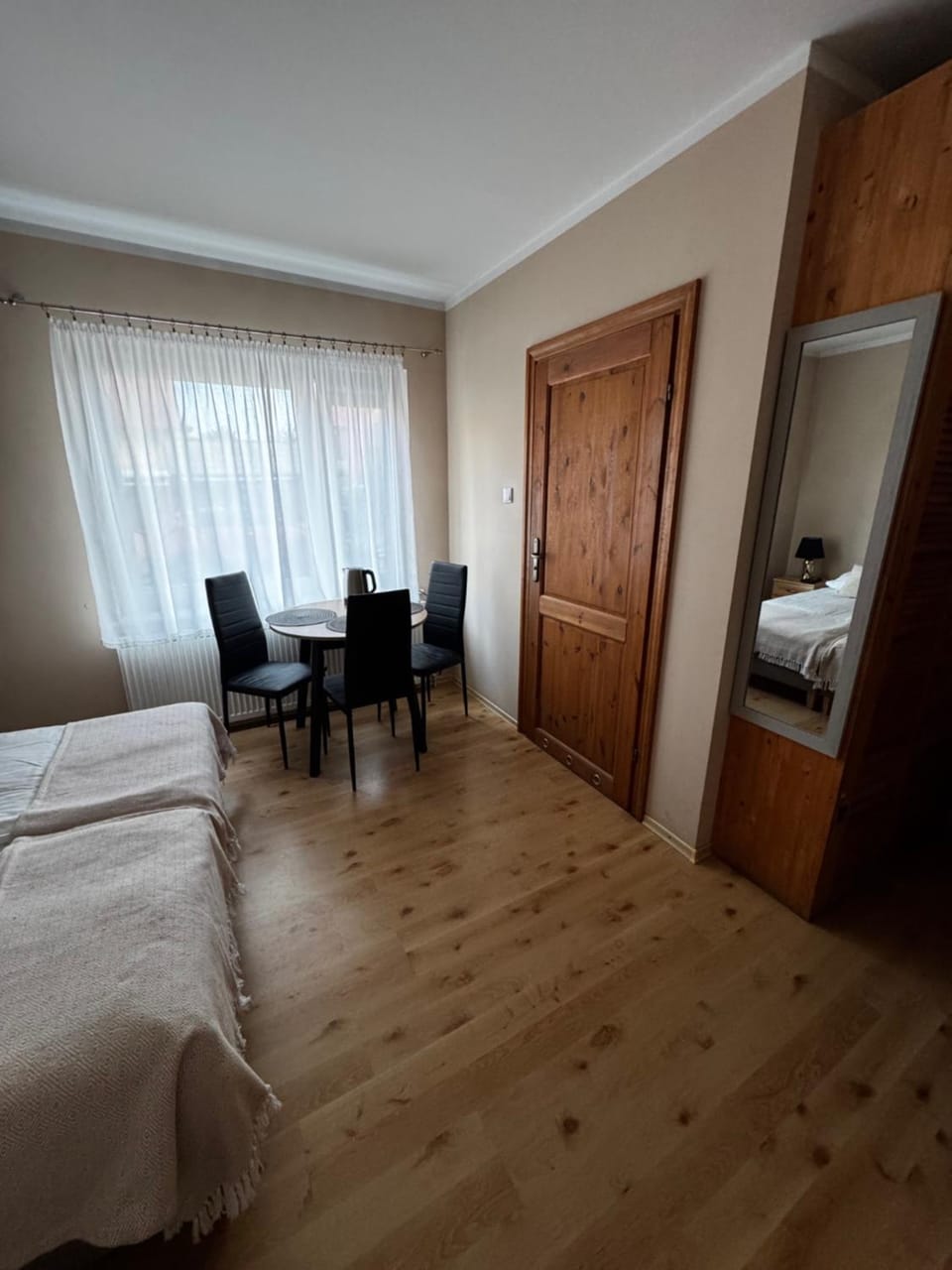 Bed, Photo of the whole room, Seating area