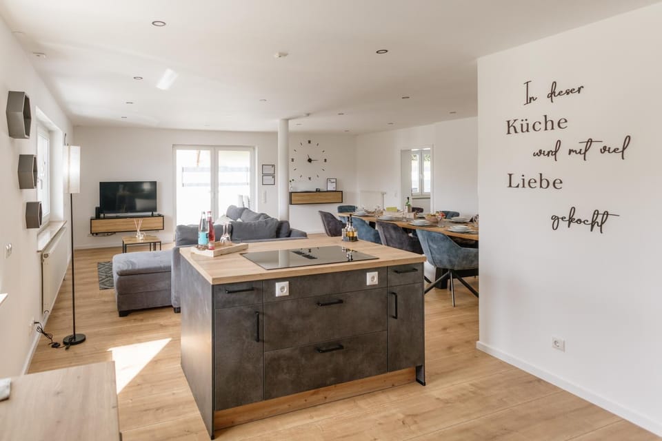 TV and multimedia, Kitchen or kitchenette, Living room, Seating area, Dining area, Street view, Drinks, heating