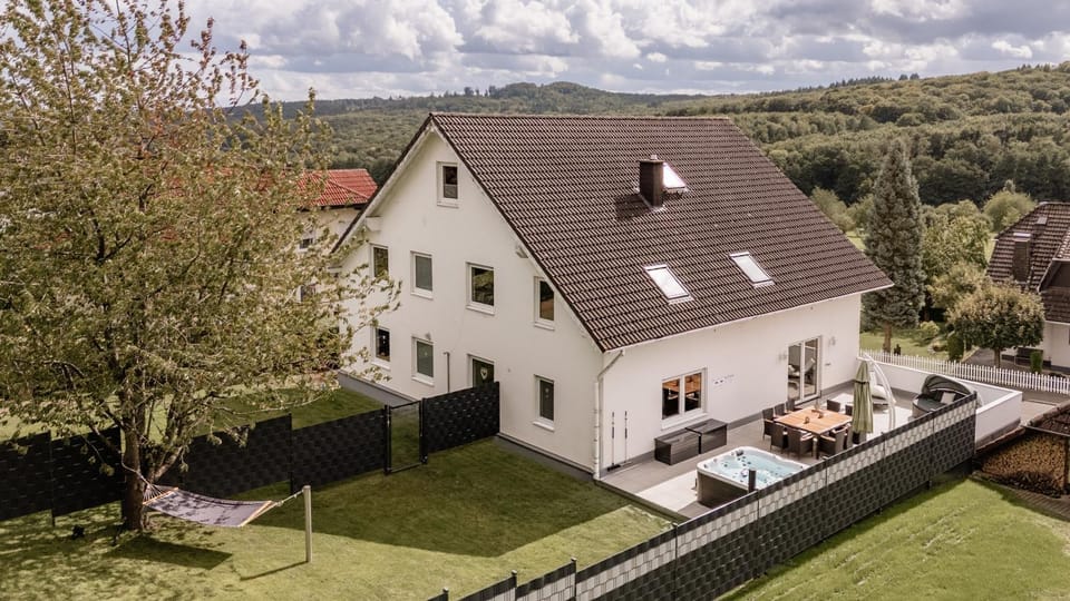 Property building, Day, Natural landscape, Garden, Garden view, Mountain view
