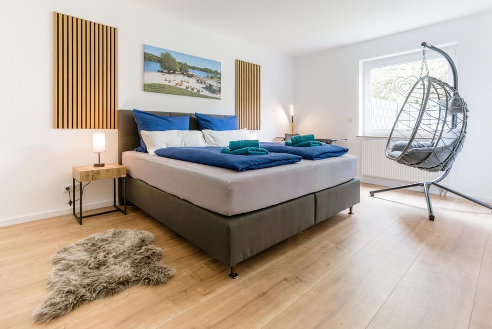 Bed, Bedroom, Garden view, heating, towels, wardrobe