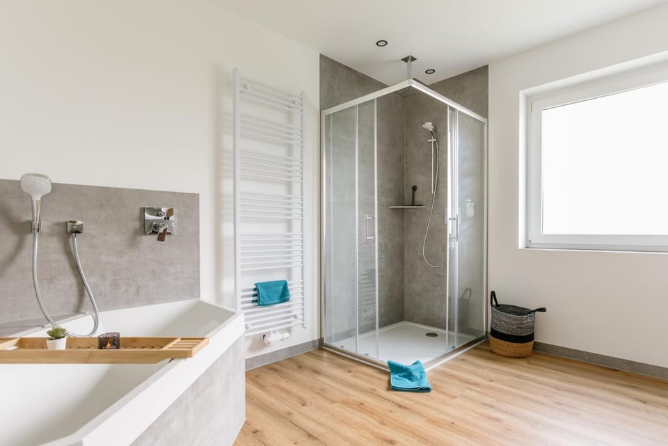 Shower, Toilet, Bathroom, Garden view, Bath, towels, dryer