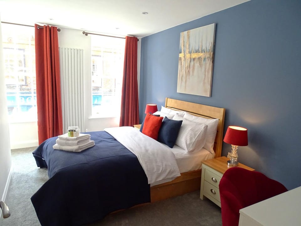 Bed, Bedroom, towels
