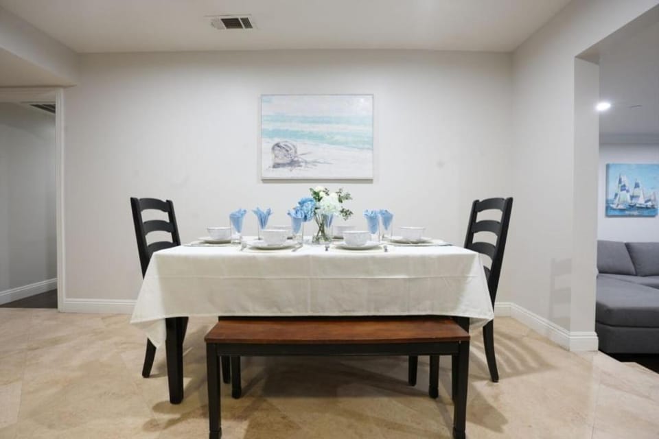 Seating area, Dining area