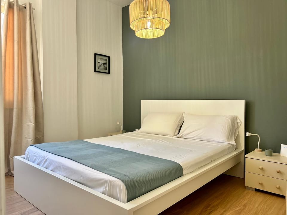 Bed, TV and multimedia, Bedroom, wardrobe