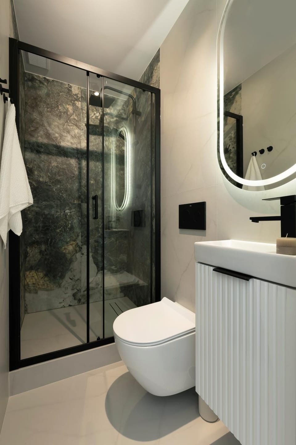 Shower, Toilet, Bathroom, towels