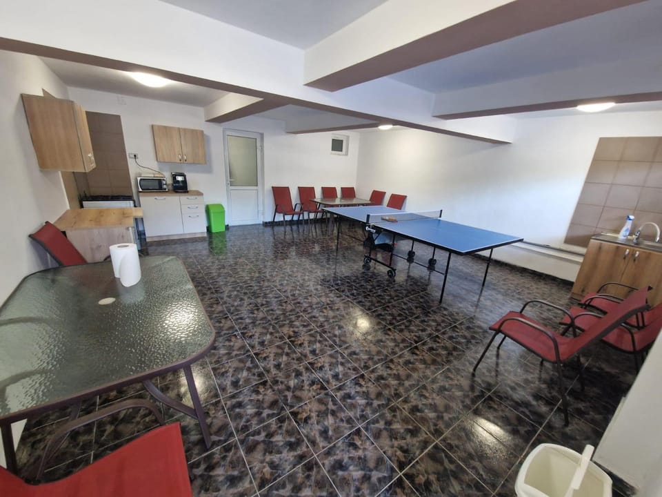 Kitchen or kitchenette, Seating area, Dining area