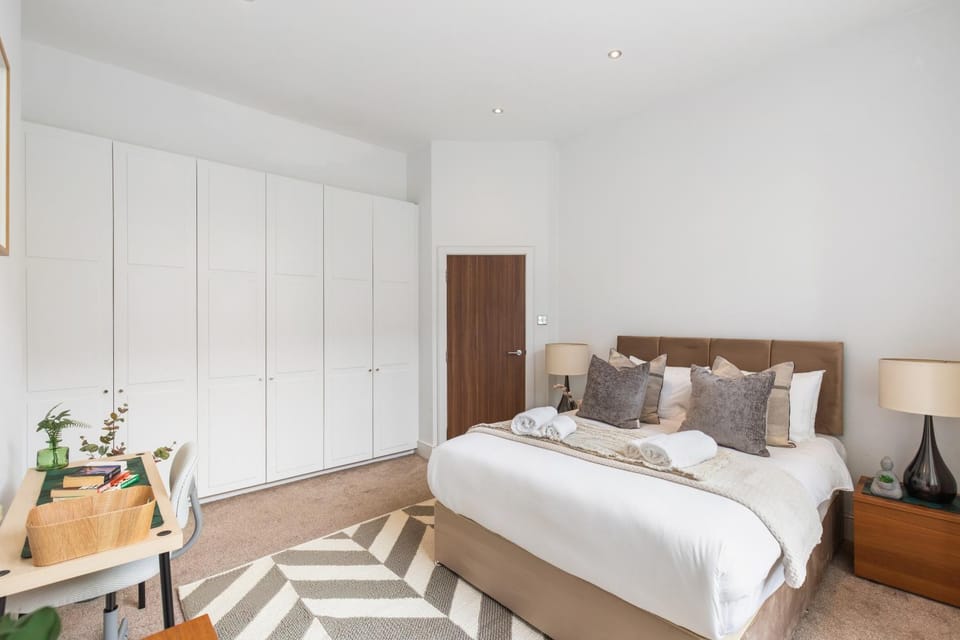 Bed, Photo of the whole room, Bedroom, wardrobe
