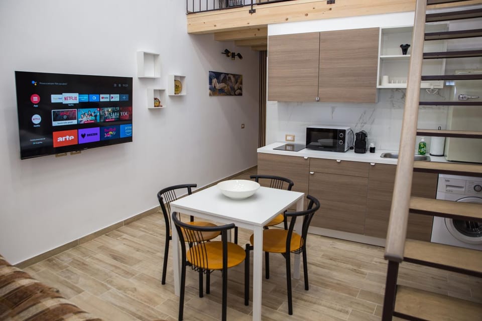 TV and multimedia, Coffee/tea facilities, Kitchen or kitchenette, Dining area