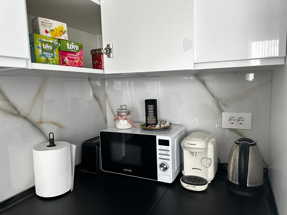 Coffee/tea facilities, Kitchen or kitchenette, microwave, oven, toaster