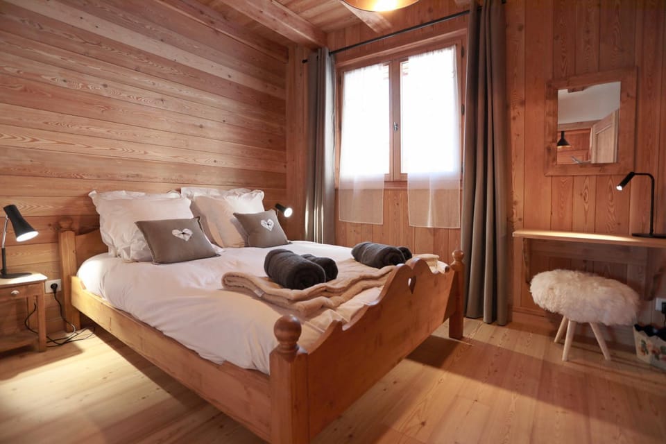 Bed, Photo of the whole room, Bedroom, towels, wardrobe