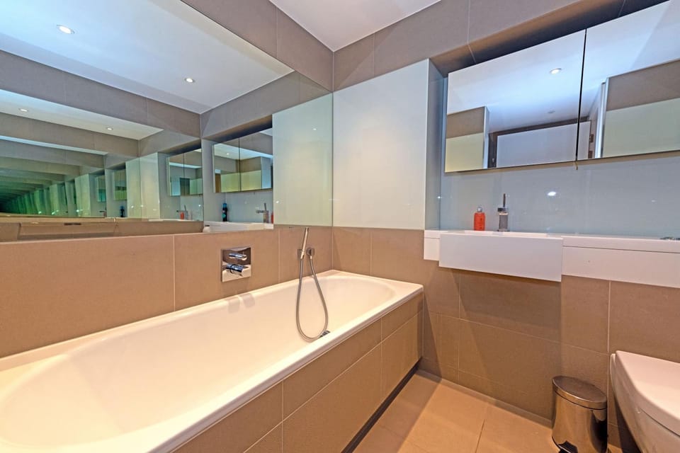 Two Bedroom Flat US Embassy Apartment in City of Westminster