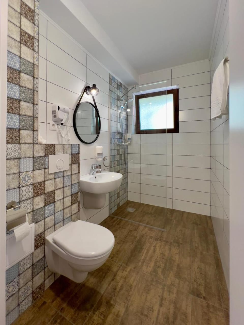 Shower, Toilet, Bathroom, towels