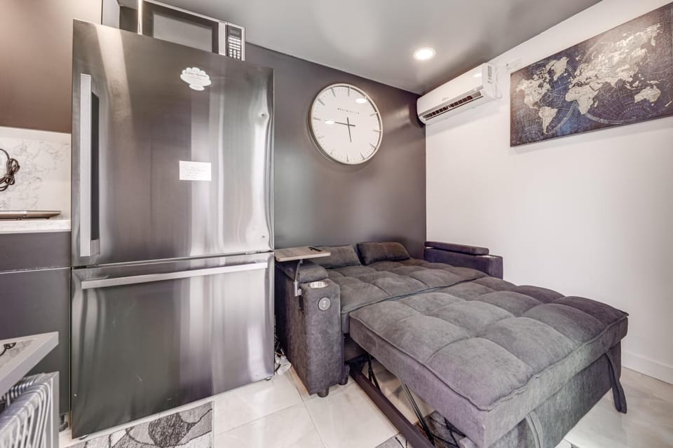 Mod Bungalow with Ultra-Private Outdoor Hang Space! Apartment in West Park