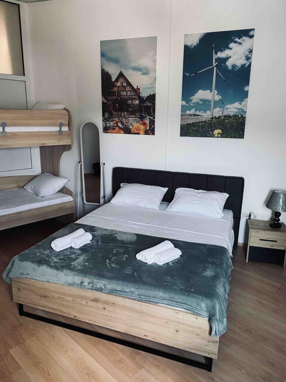 Bed, Photo of the whole room, towels